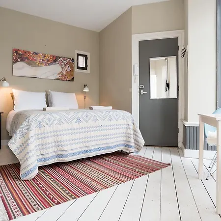 Prinsengracht Canal Apartment *